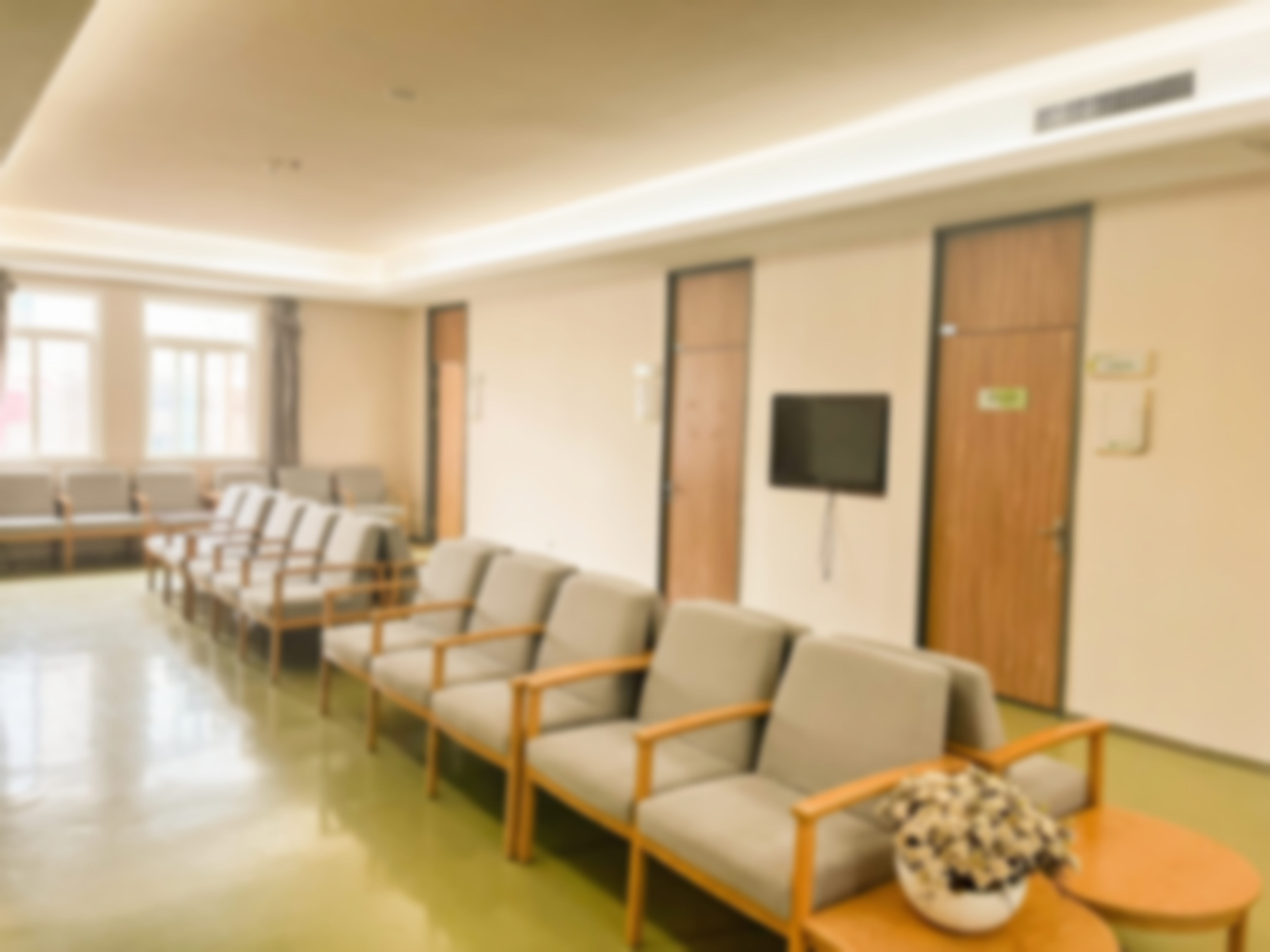 二、黄静医生：精细缝合技术的佼佼者